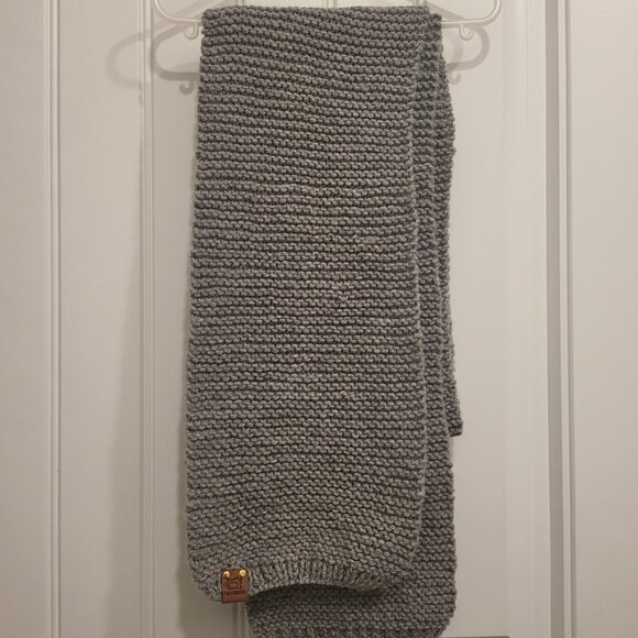 Long Hand Knitted scraves gold leather details - Picture 4 of 4